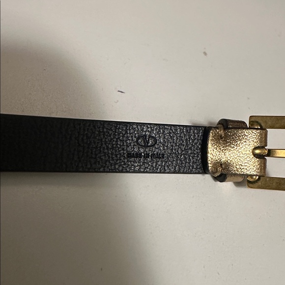 Valentino Gold Logo “V” bracelet w Bronze Leather Strap. - Picture 5 of 7